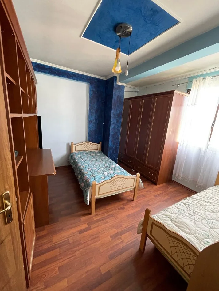 JEPET ME QIRA, APARTAMENT 3+1+2, RRUGA HIM KOLLI, TIRANË, 650 EURO/MUAJ