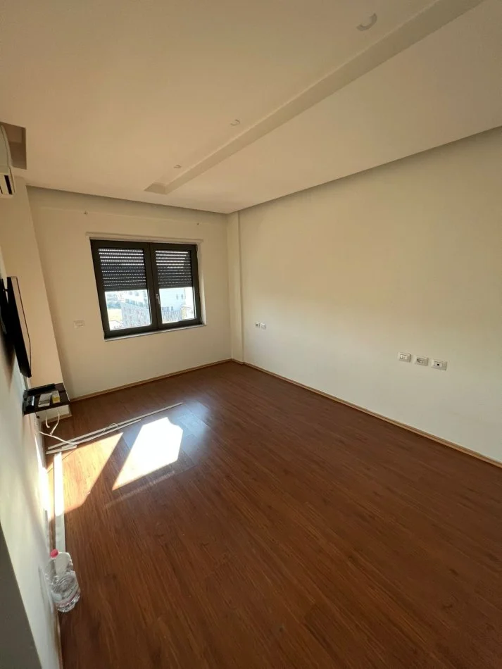 Tirane, jepet me qera ambjent biznesi Kati 7, 132 m² 1.200 € (Te Ring Center)