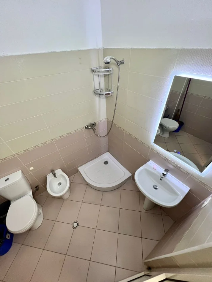 Tirane, shitet apartament 2+1 Kati 2, 73 m² 105.000 € (Astir)