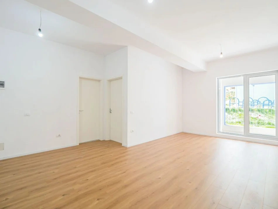 Shqiperi, shitet apartament 1+1 Kati 1, 62 m² 75.000 € (Rruga Pasho Hysa)