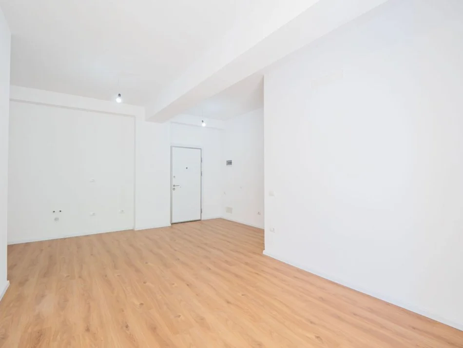 Shqiperi, shitet apartament 1+1 Kati 1, 62 m² 75.000 € (Rruga Pasho Hysa)