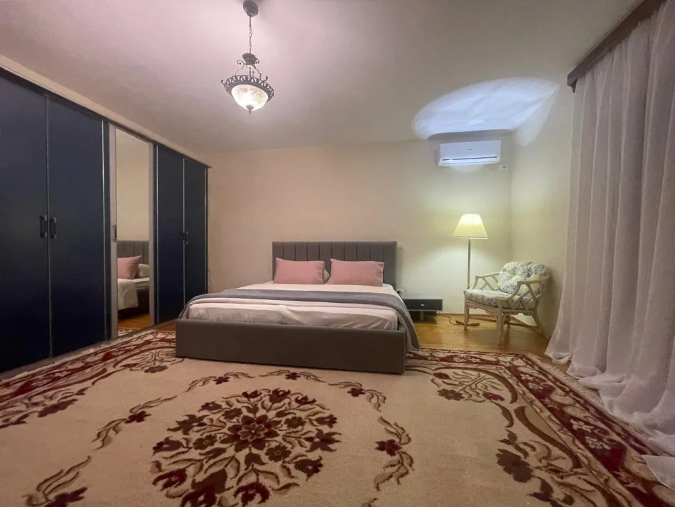 Tirane, jepet me qera Vile 3+1+Ballkon Kati 2, 240 m² 1.000 €