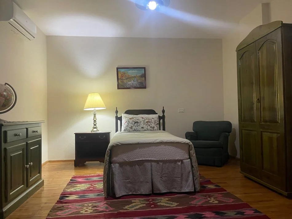 Tirane, jepet me qera Vile 3+1+Ballkon Kati 2, 240 m² 1.000 €