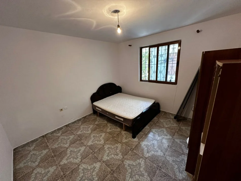 Tirane, jepet me qera shtepi 2+1+Ballkon Kati 0, 55 m² 300 € (Fiori Di Bosco)