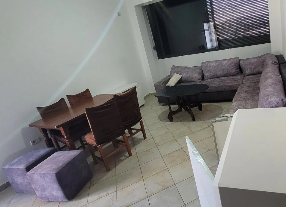 Tirane, jepet me qera apartament 2+1+Ballkon Kati 2, 120 m² 300 € (Aleksander Kondo)