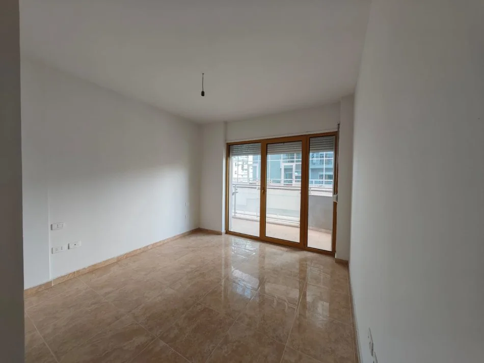 Tirane, Apartament 2+1 me qira  Kati 2, 139 m² 1.500 € (Bllok)