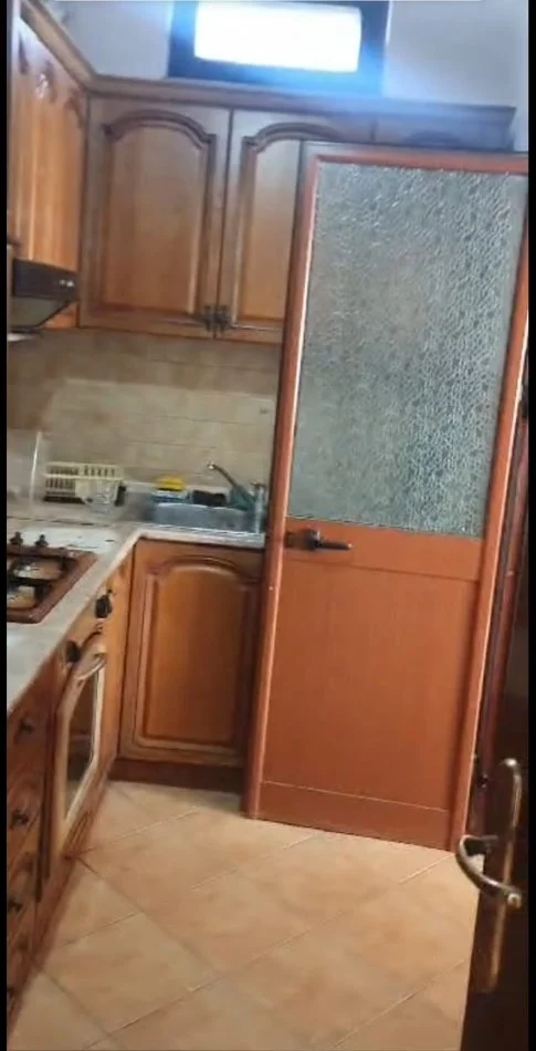 Tirane, jepet me qera apartament 2+1+Ballkon Kati 6, 95 m² 650 € (Ali Begeja)