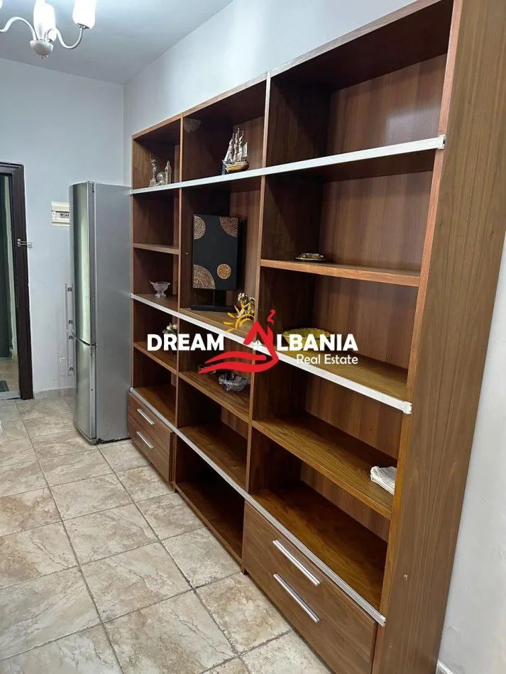 Tirane, jepet me qera apartament 3+1 , 100 m² 700 € (tek rruga Mine Peza)