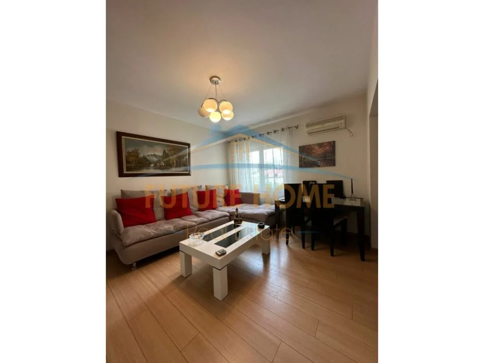 Tirane, jepet me qera 2+1+Ballkon Kati 2, 75 m² 650 € (Stadiumi Dinamo)