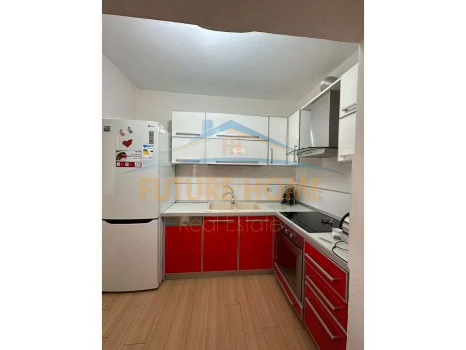 Tirane, jepet me qera 2+1+Ballkon Kati 2, 75 m² 650 € (Stadiumi Dinamo)