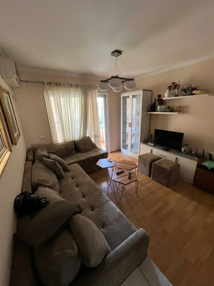 Tirane, jepet me qera apartament 2+1+Aneks Kati 5, 600 € 