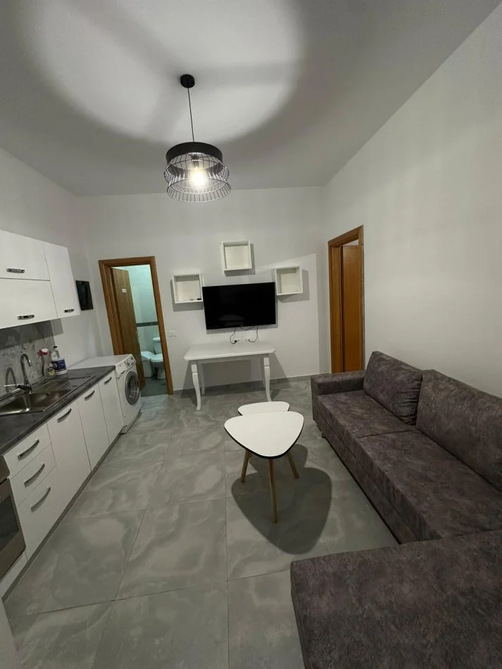 JEPET ME QIRA, APARTAMENT 1+1, ISH PARKU I AUTOBUZAVE, TIRANË, ISH FUSHA E AVIACIONIT, 500 EURO/MUAJ
