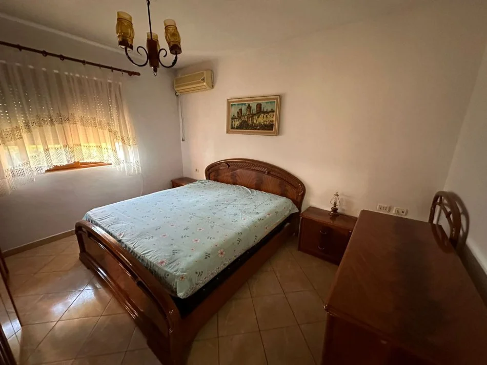 Tirane, Apartament me qira 2+1 Kati 4, 79 m² 400 € (Bulevardi Zhan D`ark)