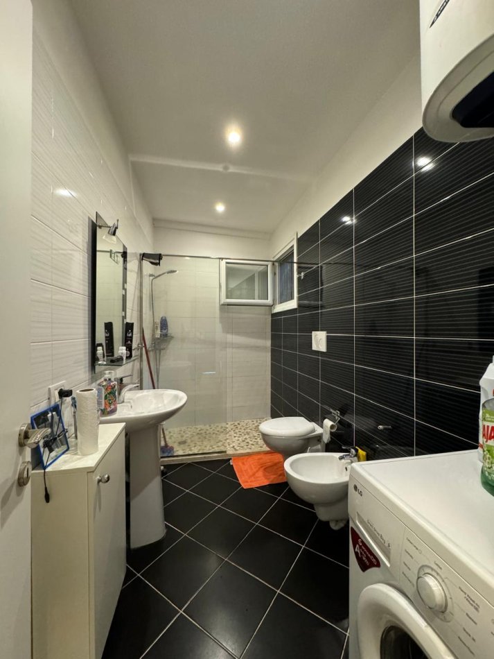 Tirane, jepet me qera apartament 2+1+Ballkon Kati 3, 80 m² 500 € (21 Dhjetori)