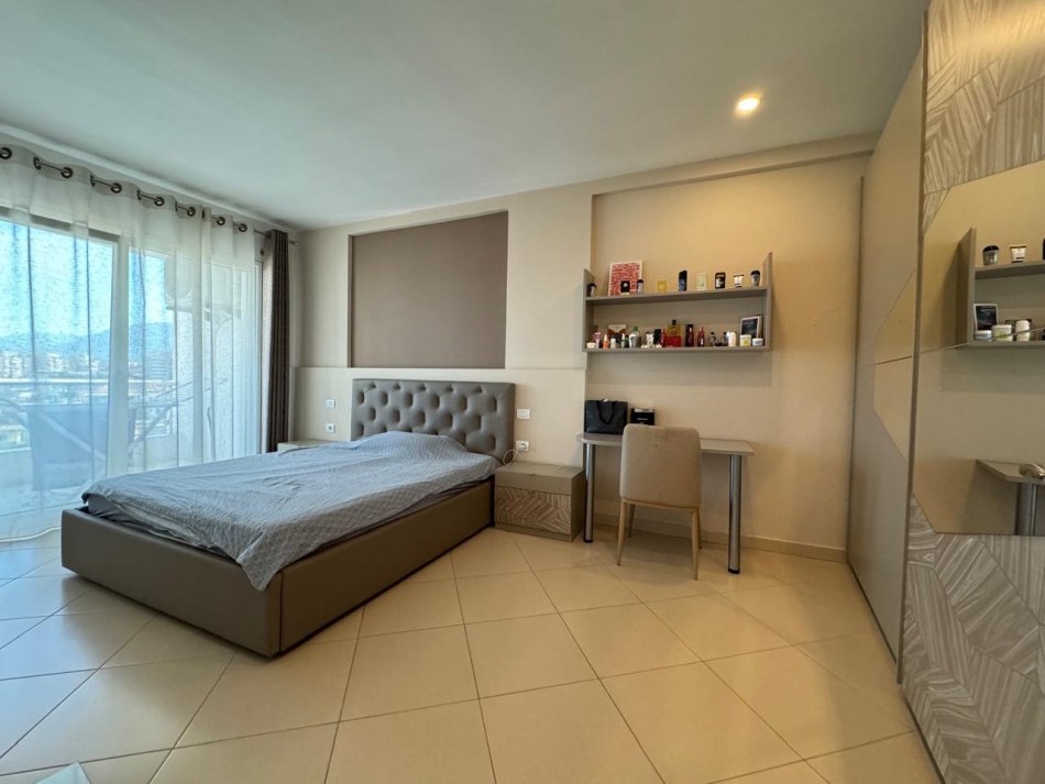 Tirane, jepet me qera apartament 2+1+Ballkon Kati 3, 80 m² 500 € (21 Dhjetori)