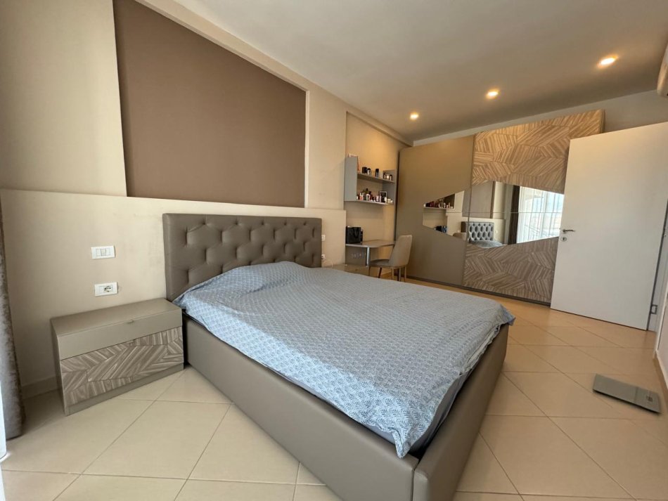 Tirane, jepet me qera apartament 2+1+Ballkon Kati 3, 80 m² 500 € (21 Dhjetori)
