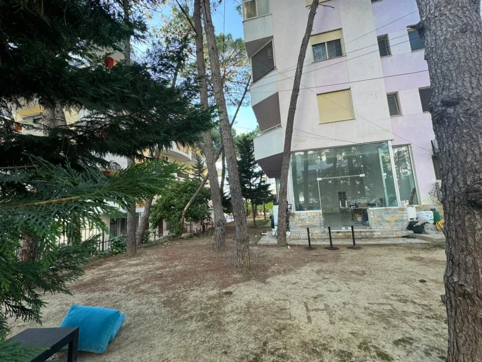 Durres, shitet ambjent biznesi Kati 0, 145 m² 280.000 € (Rruga e Plazhit)