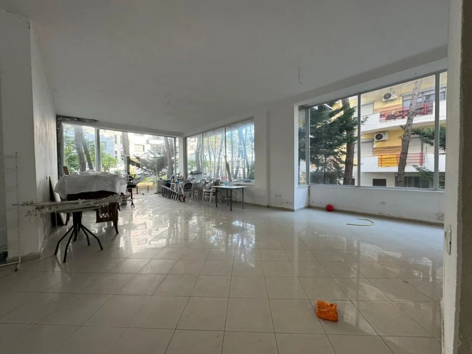 Durres, shitet ambjent biznesi Kati 0, 145 m² 280.000 € (Rruga e Plazhit)