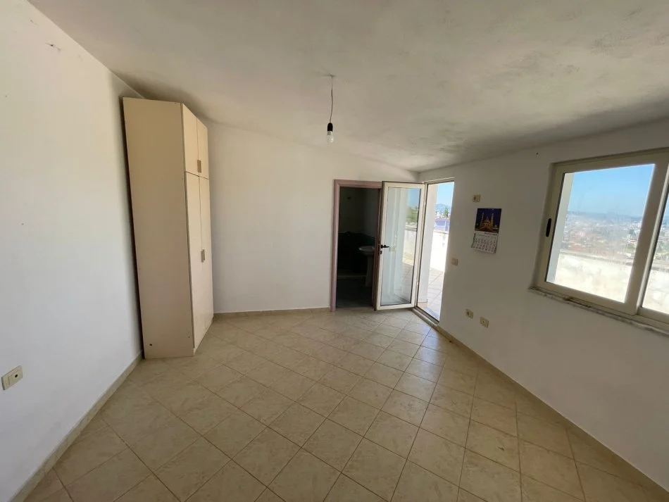 Tirane, jepet me qera apartament 2+1+Ballkon Kati 6, 110 m² 300 € (Rruga Shkreteve)