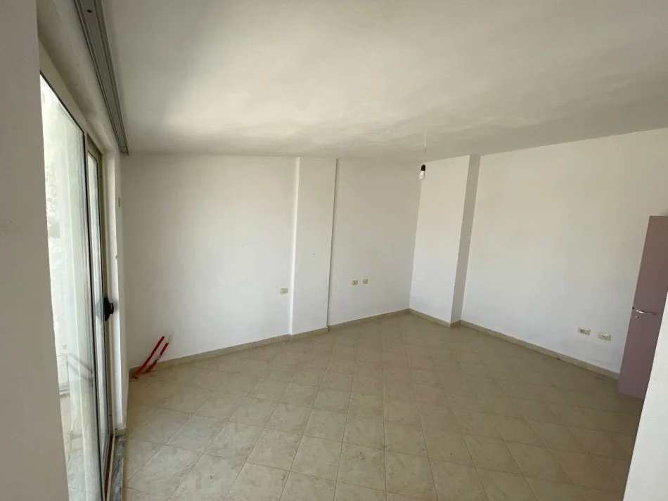 Tirane, jepet me qera apartament 2+1+Ballkon Kati 6, 110 m² 300 € (Rruga Shkreteve)