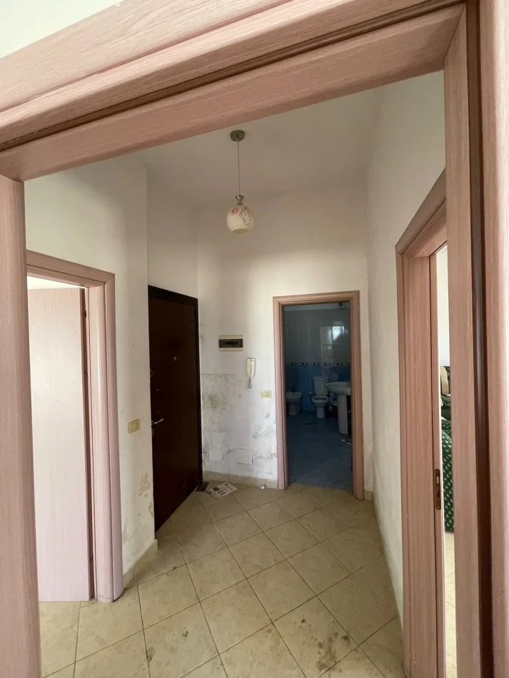 Tirane, jepet me qera apartament 2+1+Ballkon Kati 6, 110 m² 300 € (Rruga Shkreteve)