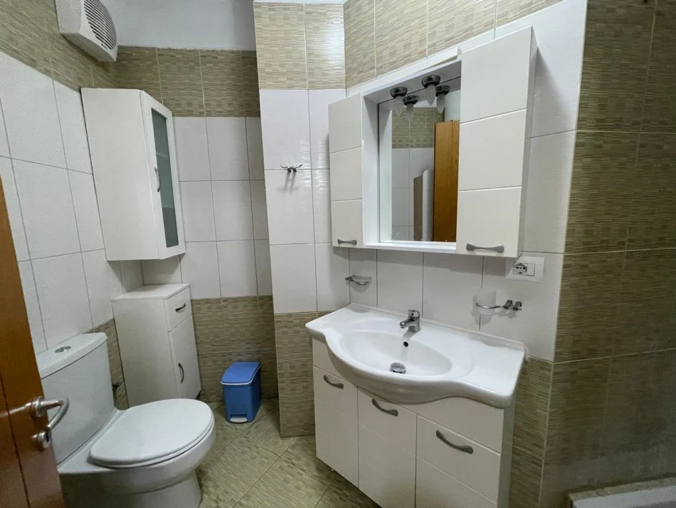 Tirane, shitet apartament 2+1+Ballkon Kati 5, 102 m² 120.000 € (Yzberisht)