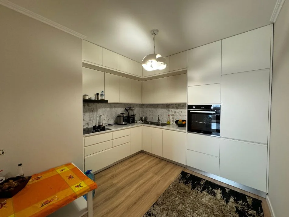 SHITET, APARTAMENT 3+1+POST PARKIMI, RRUGA E BARRIKADAVE, TIRANË, 334,400 EURO