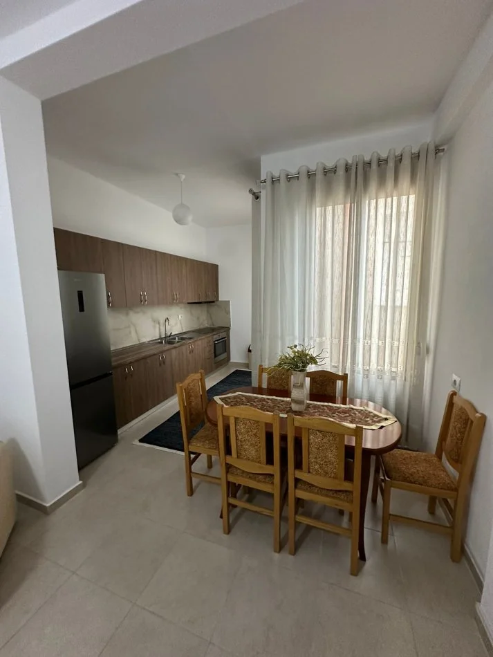 Tirane, jepet me qera apartament 1+1 Kati 3, 70 m² 350 € (Tasim shehu)