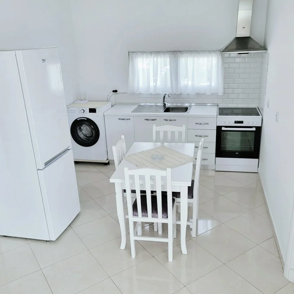 Tirane, jepet me qera apartament 1+1+Ballkon Kati 6, 86 m² 400 € (Te Spitali QSUT)