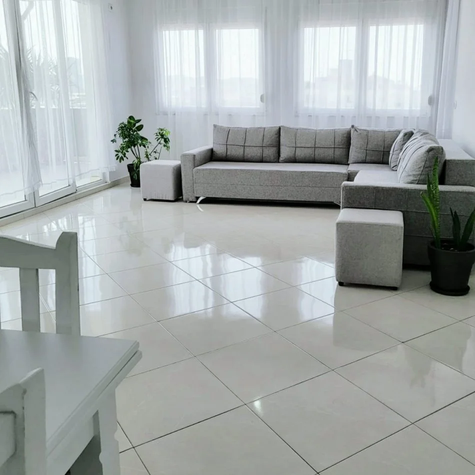 Tirane, jepet me qera apartament 1+1+Ballkon Kati 6, 86 m² 400 € (Te Spitali QSUT)