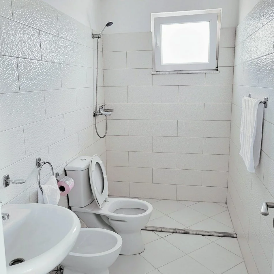 Tirane, jepet me qera apartament 1+1+Ballkon Kati 6, 86 m² 400 € (Te Spitali QSUT)