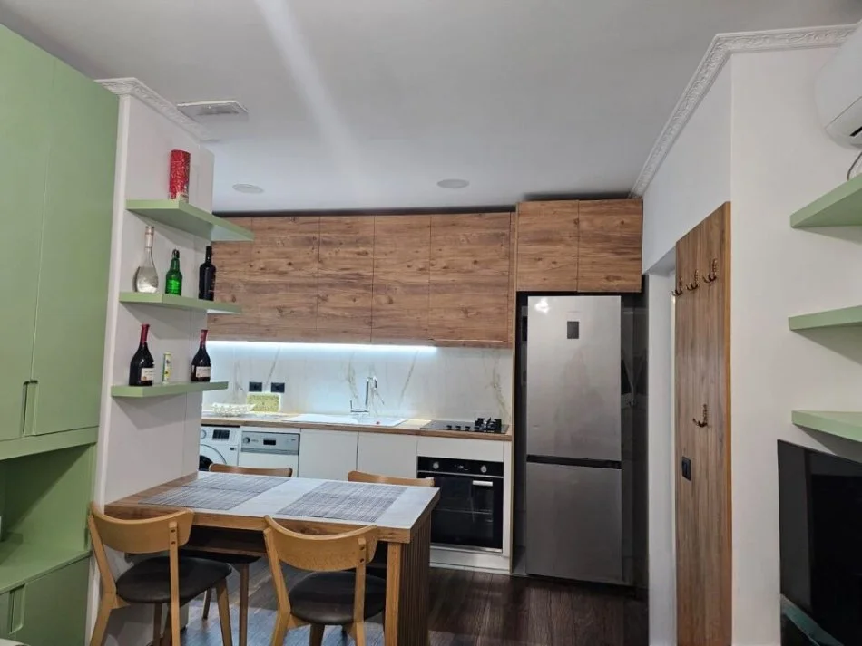 Tirane, jepet me qera garsonier 1+1 Kati 1, 52 m² 400 € (Kopshti Zologjik)