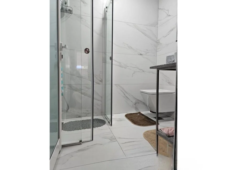 Tirane, jepet me qera garsonier 1+1 Kati 1, 52 m² 400 € (Kopshti Zologjik)