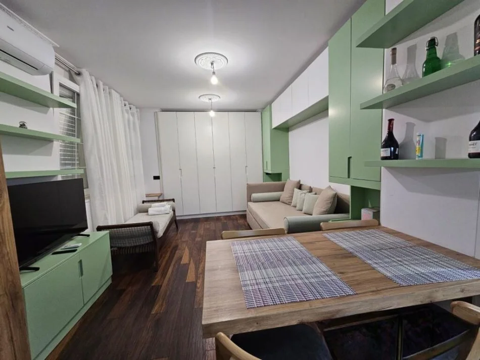 Tirane, jepet me qera garsonier 1+1 Kati 1, 52 m² 400 € (Kopshti Zologjik)