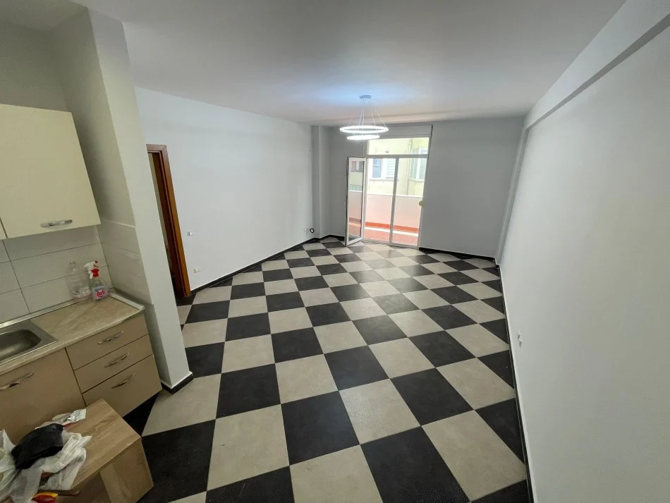 Tirane, shes 1+1+Aneks+Ballkon Kati 4, 73 m² 120.000 € (Kodra Diellit , Rr Bill Klinton)