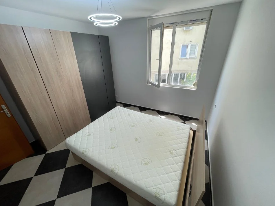 Tirane, shes 1+1+Aneks+Ballkon Kati 4, 73 m² 120.000 € (Kodra Diellit , Rr Bill Klinton)