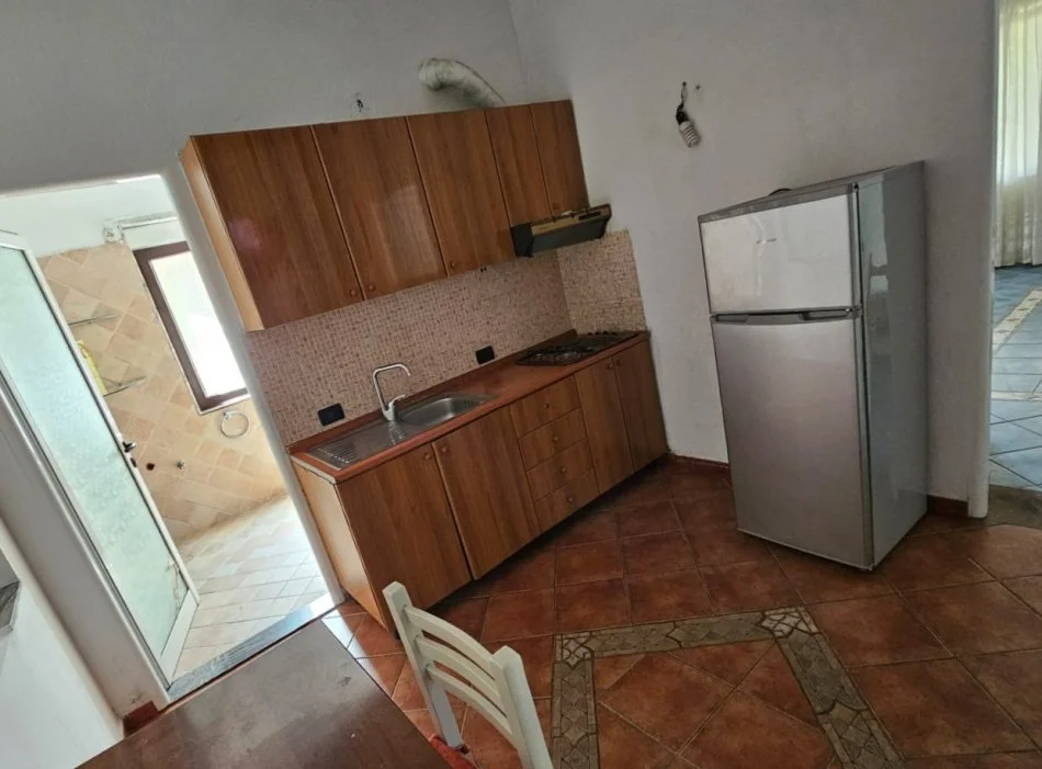 Tirane, jepet me qera apartament 1+1+Ballkon Kati 1, 60 m² 300 € (kadri kerciku)