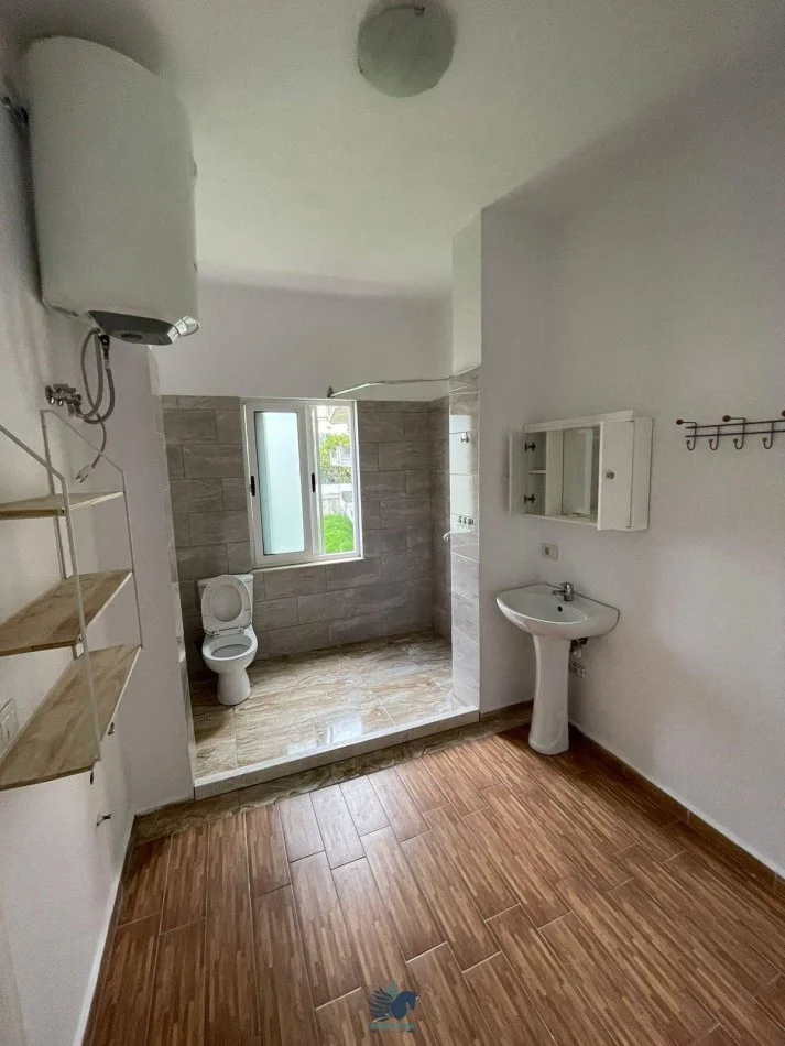 Jepet Me Qera Kat Vile 1+1 Tek Kodra e Priftit [ID PV046]