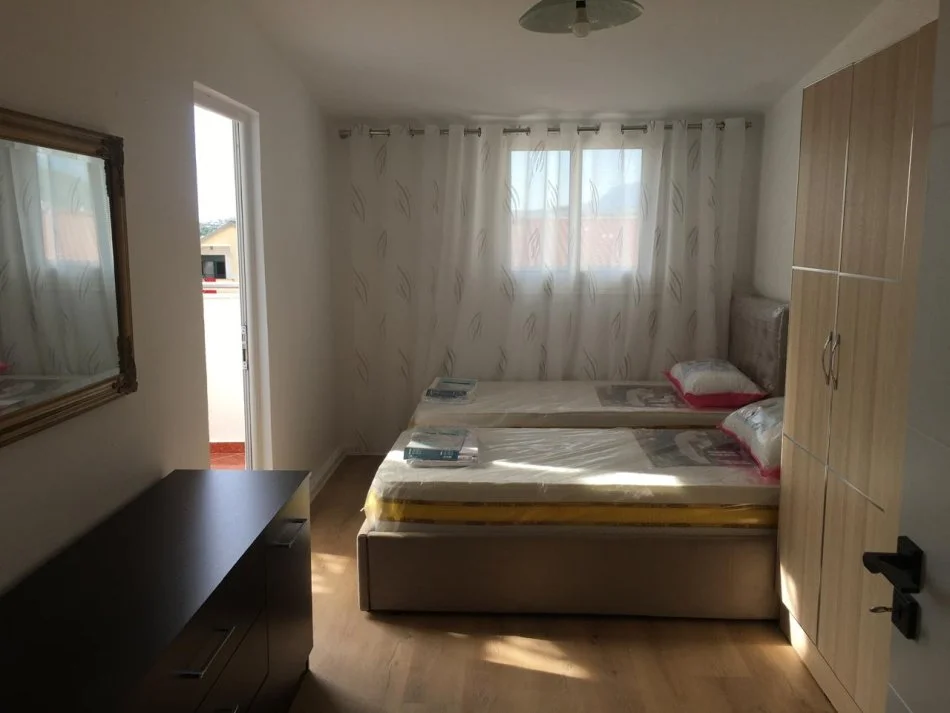 Tirane, jepet me qera apartament 2+1 Kati 3, 80 m² 450 € (Rruga e Dibres)
