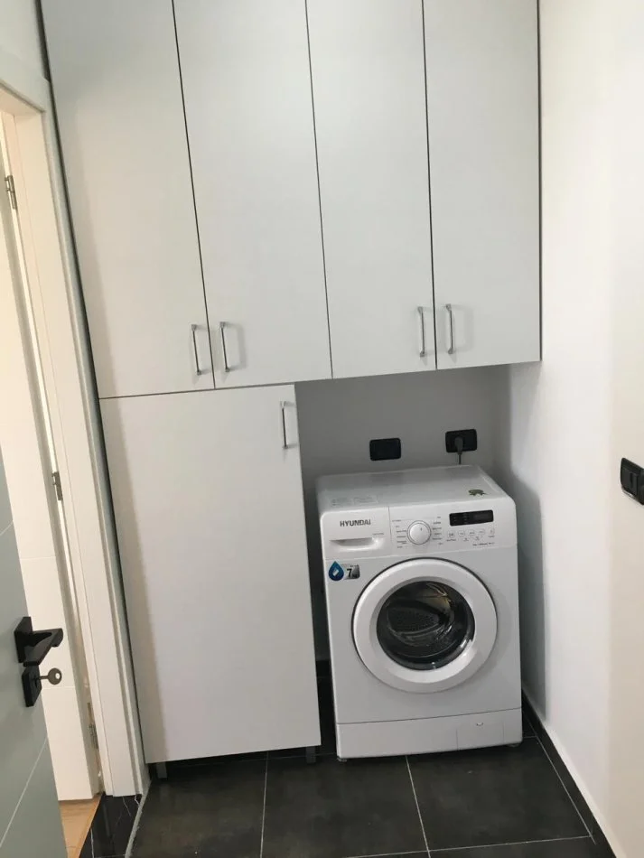 Tirane, jepet me qera 2+1 Kati 3, 85 m² 450 € 