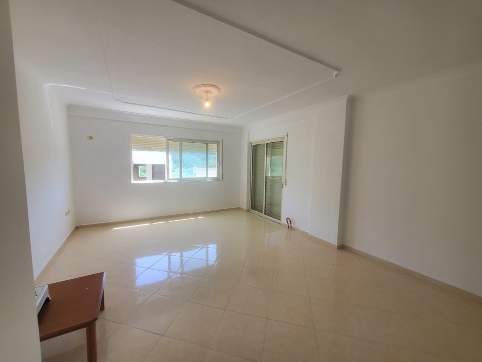 Tirane, jepet me qera apartament 2+1+Ballkon Kati 3, 99 m² 300 € (Rruga Ramzan Gaxherei)