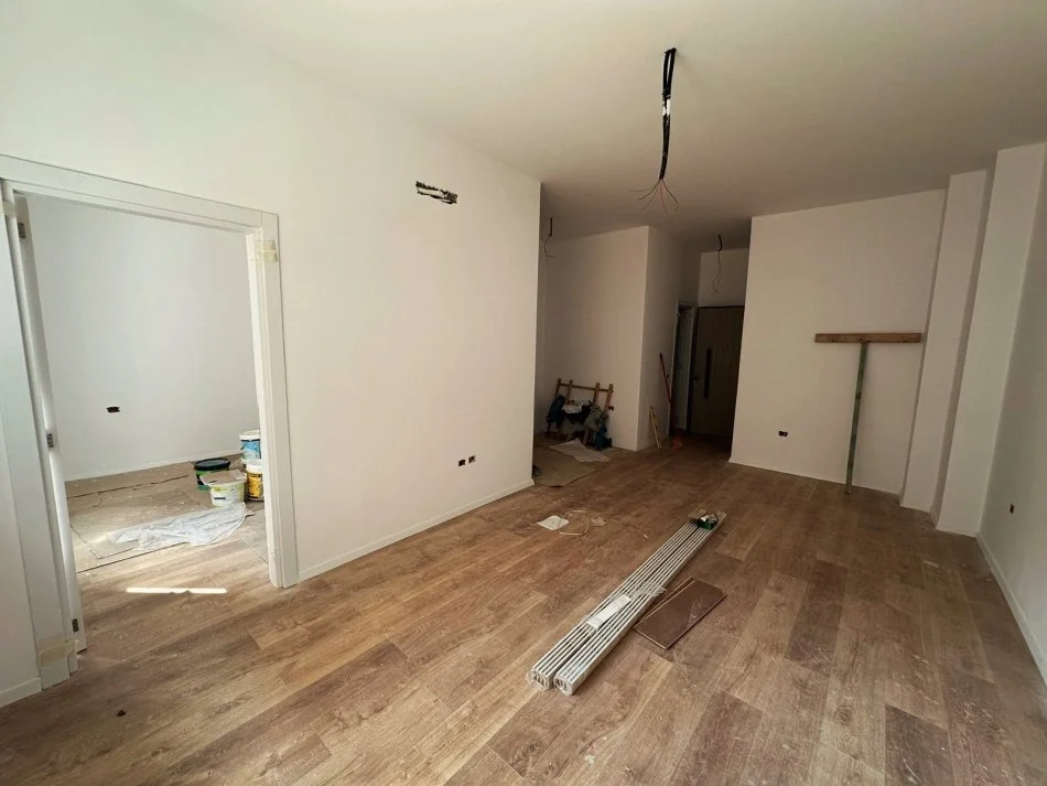 Tirane, shitet apartament 1+1 Kati 2, 57 m² 102.000 € (Rruga riza cerova)