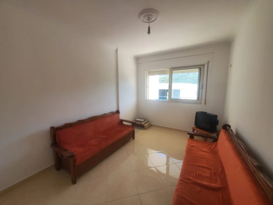 Tirane, jepet me qera apartament 2+1+Ballkon Kati 3, 98 m² 300 € (Rruga Ramazan Gaxheri)