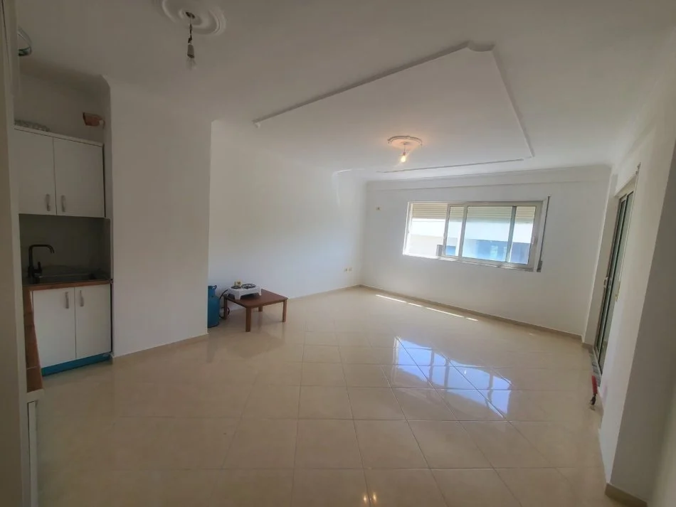 Tirane, jepet me qera apartament 2+1+Ballkon Kati 3, 98 m² 300 € (Rruga Ramazan Gaxheri)