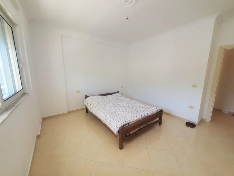 Tirane, jepet me qera apartament 2+1+Ballkon Kati 3, 98 m² 300 € (Rruga Ramazan Gaxheri)