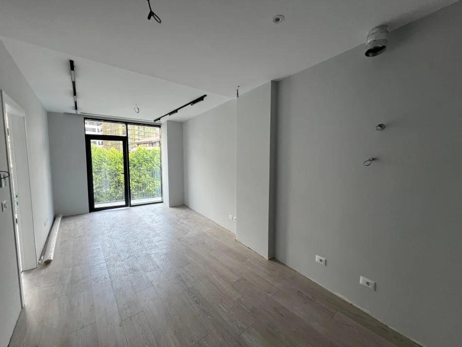 Tirane, jepet me qera apartament 2+1+Ballkon Kati 2, 140 m² 1.300 € (Rruga e Kosovareve)