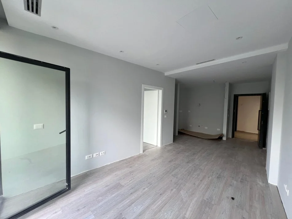 Tirane, jepet me qera apartament 2+1+Ballkon Kati 2, 140 m² 1.300 € (Rruga e Kosovareve)