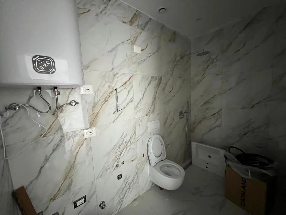 Tirane, jepet me qera apartament 2+1+Ballkon Kati 2, 140 m² 1.300 € (Rruga e Kosovareve)