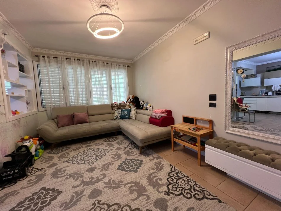 Tirane, shes apartament duplex 2+1+Ballkon Kati 3, 146 m² 450.000 € (BLLOK)