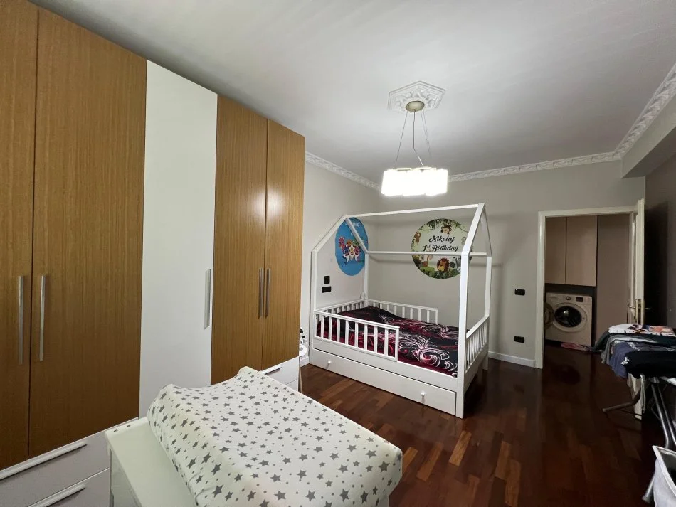 Tirane, shes apartament duplex 2+1+Ballkon Kati 3, 146 m² 450.000 € (BLLOK)